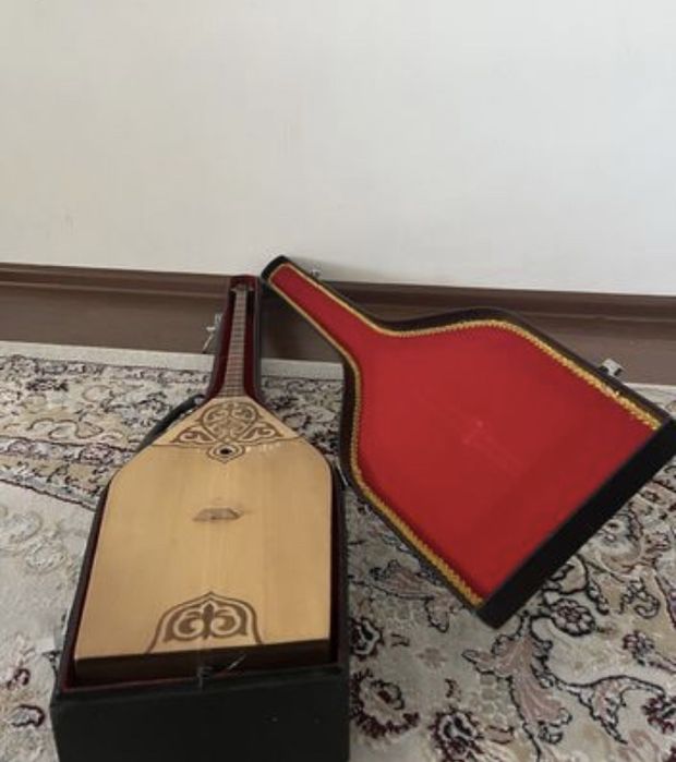 Домбыра профессиональная