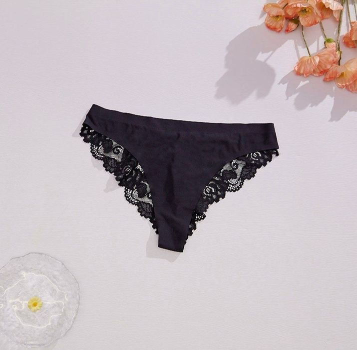 Женские трусики.