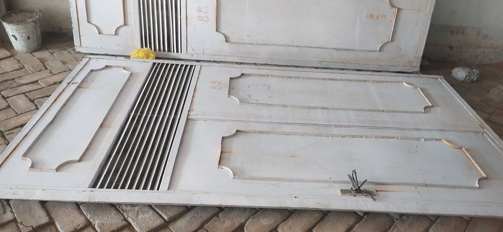 Темир дарвоза сотилади