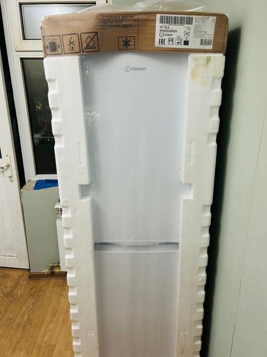Холодильник Индезит новый