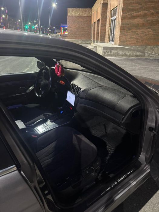 Автокөлік BMW 523