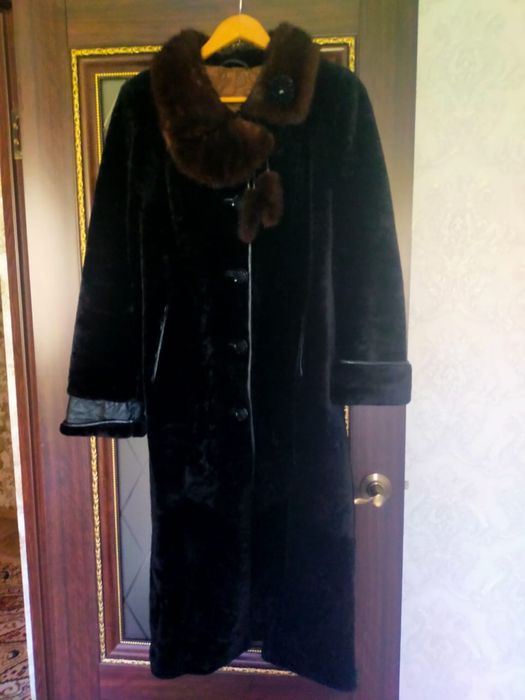 Продам шуба мутон воротник норковая