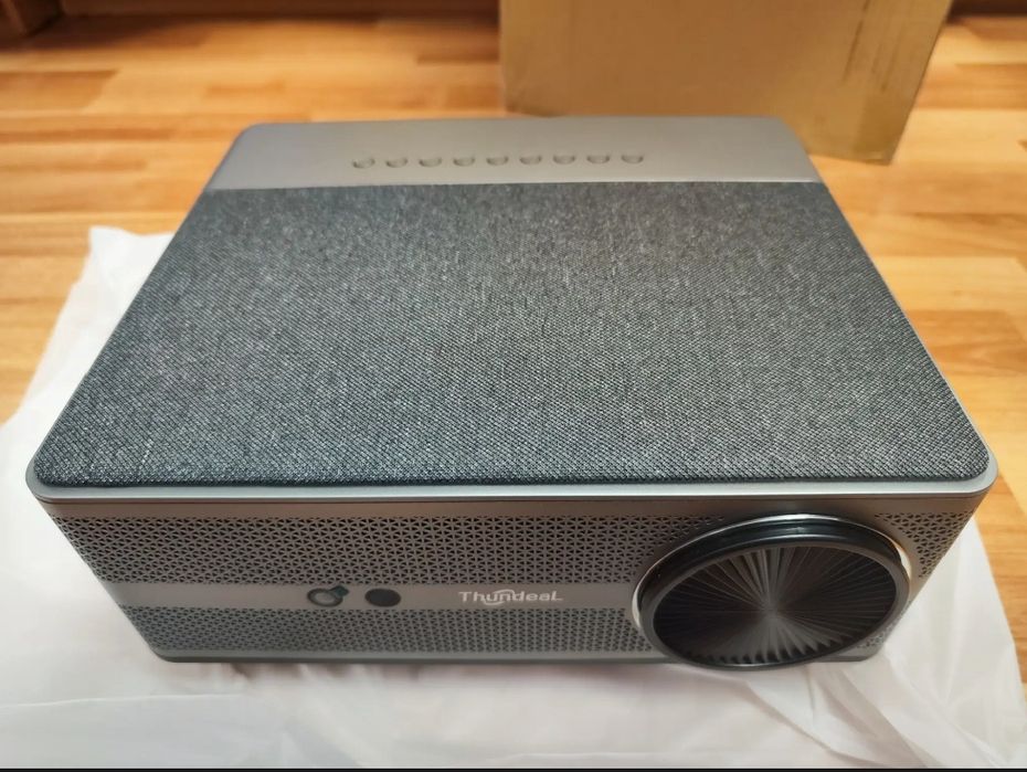 Супер Смарт Проектор. Яркий и сочный. На Андроиде.