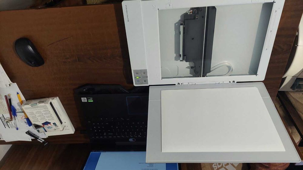 Скенер Epson Perfection V10 – като нов, пълен комплект