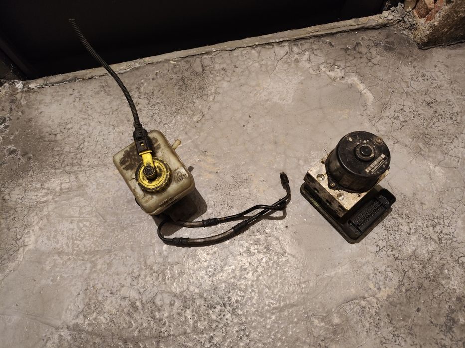 Abs модул голф 4 - 2бр + помпа