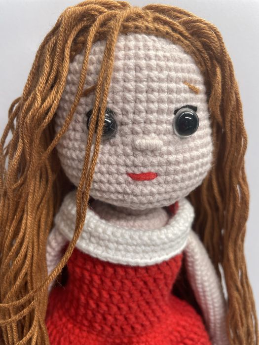 Păpușă Amigurumi croșetată manual