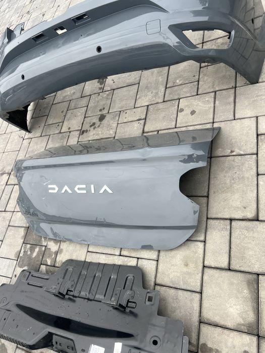 Panou spate bara haion lampa dacia logan 3