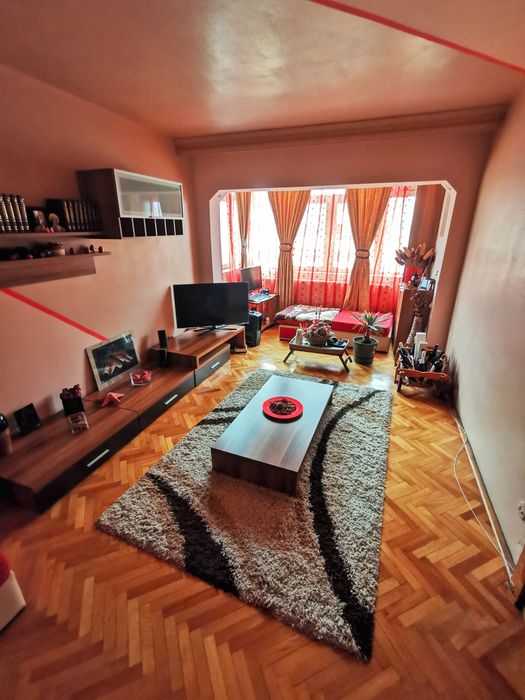 PROPRIETAR: Vând apartament 2 camere decomandat, Vasile Aaron, 54 mp utili, etaj 5/10, mobilat și utilat