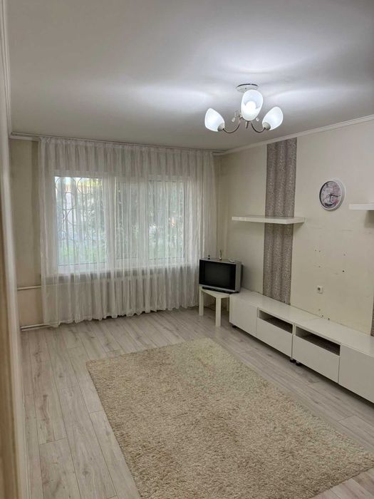 2 комнатная квартира в спальном районе правого берега.