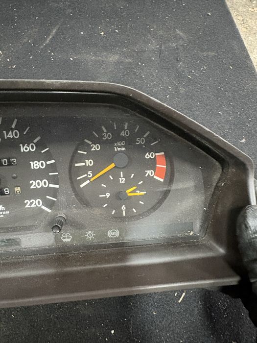 Mercedes w124 2.0i avtomat Километраж