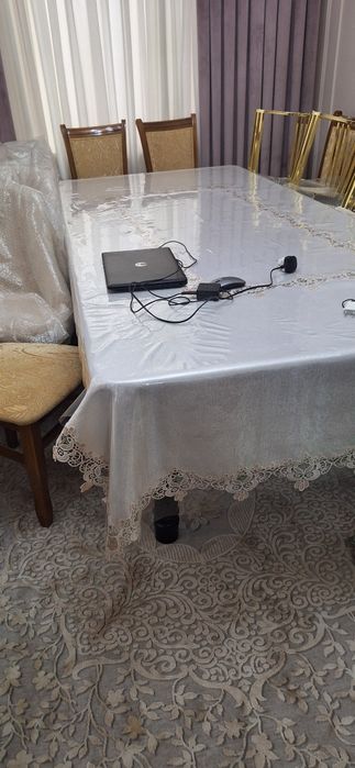 Срочно продаётся стол и стулья