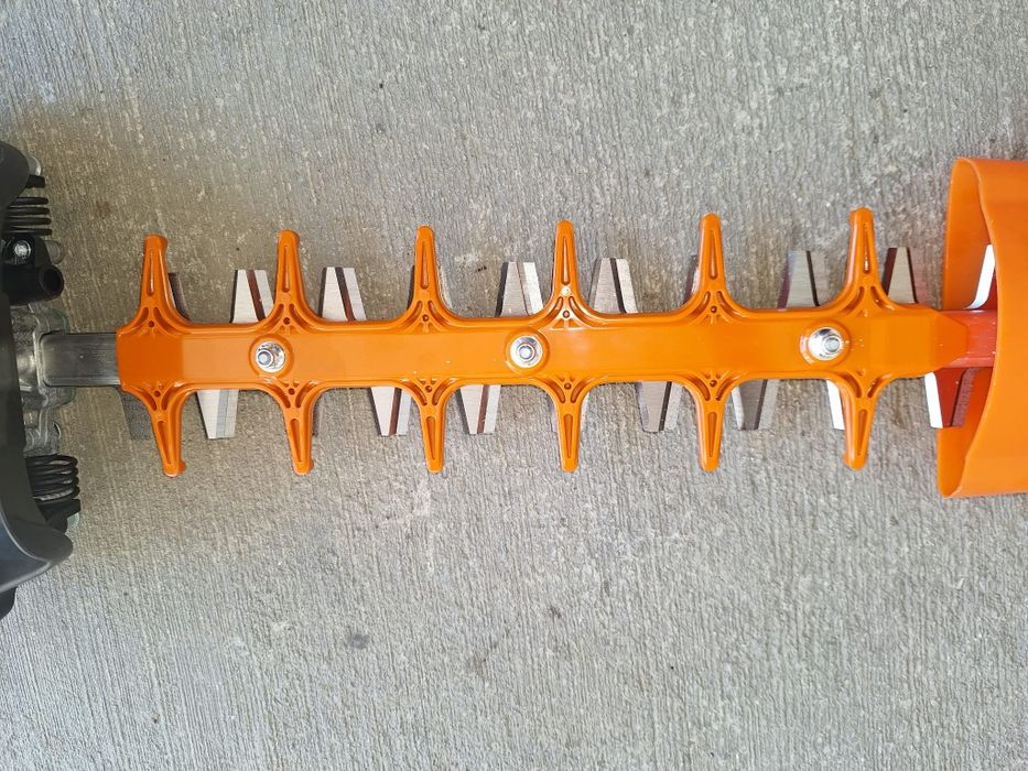 Stihl masina de taiat gard viu