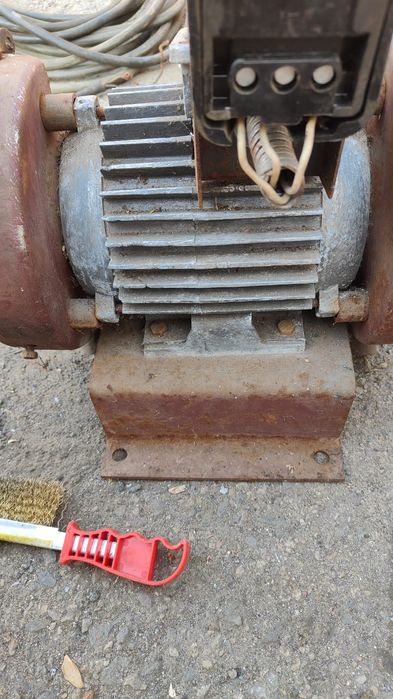 Наждак точило электрический