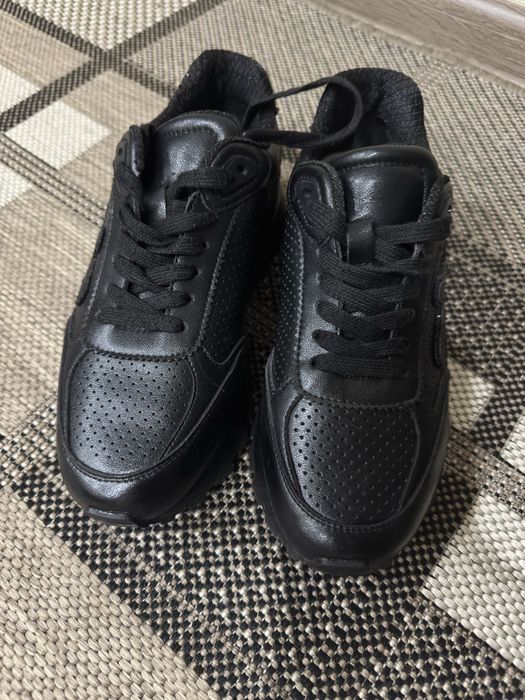 Кроссовки женские, 36 размер