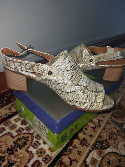 Продаются новые босоножки