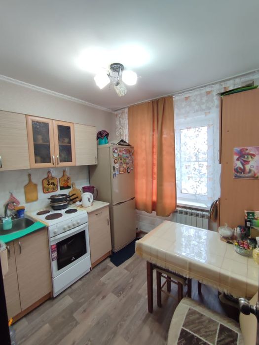 Продам 2х комн ул.Казахстан 98