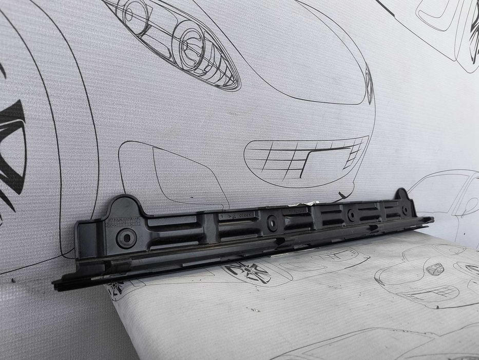 Suport / Ghidaj Central Bară Spate Fiat 500 / Abarth 500 2017 / 2007-2024 Cod OEM 68070079AA (5A3)