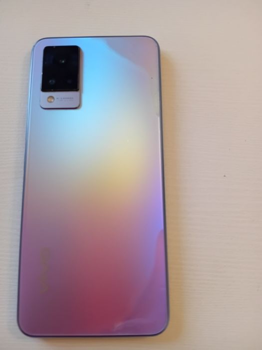 Продам телефон VIVO V21