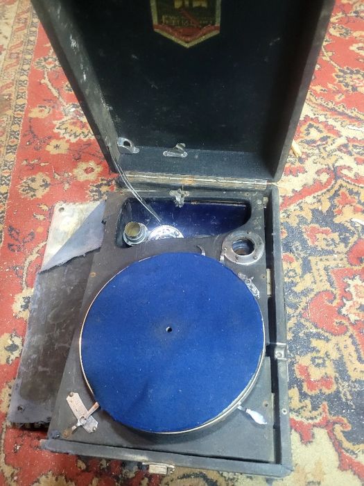 Продам патефон ссср