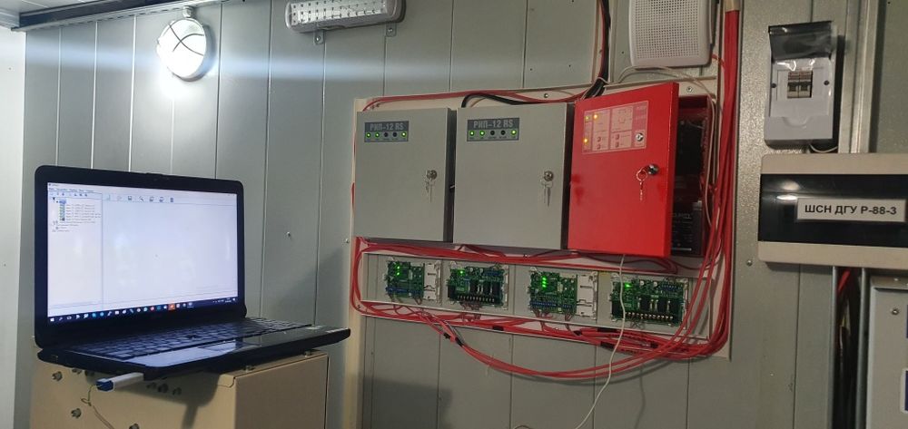 Поклейка обоев, шпаклёвка.