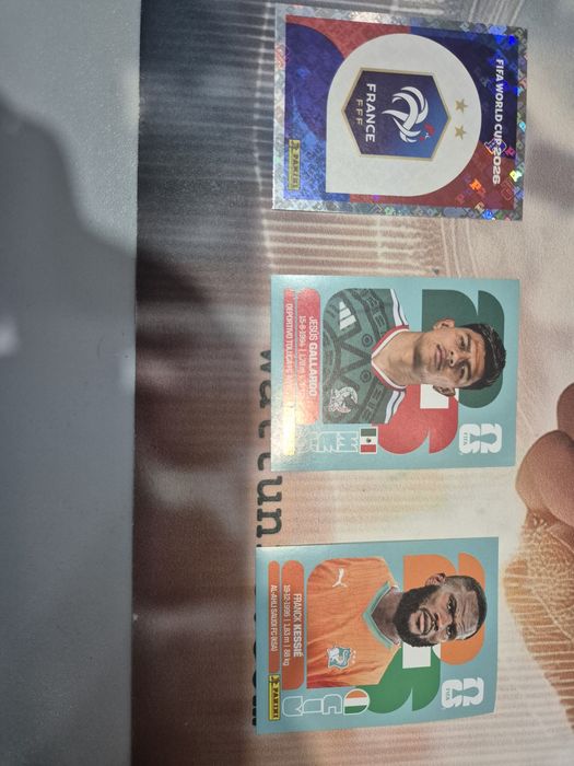 Fac schimb de abtibilduri cupa mondiala 2026 panini : Jesus Gallardo Mexico , Logo nationala Frantei si Franck Kessie Coasta de  Fildes