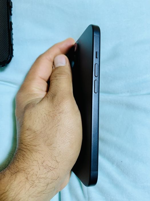 iPhone 15 pentru piese e sim