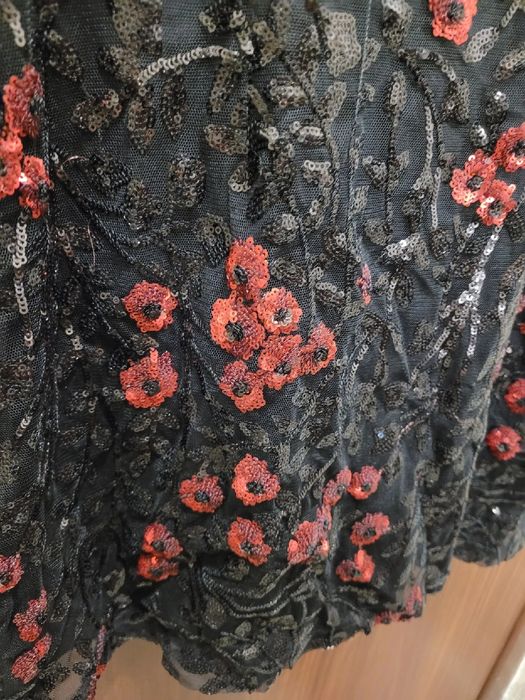 Нарядное платье 
(размер на 46/48)