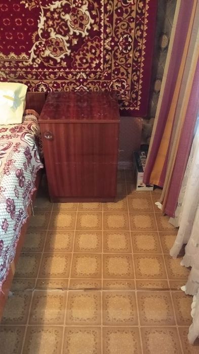 Тумбочка прикроватная