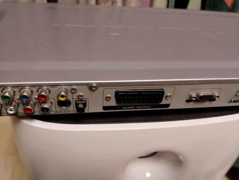 Продавам DVD player Hyundai DV6000