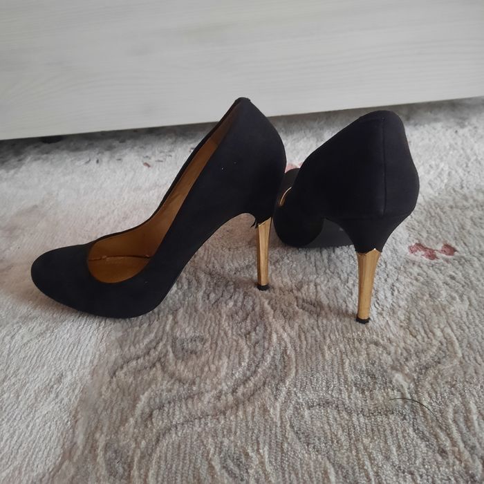 Туфли женские на каблуках