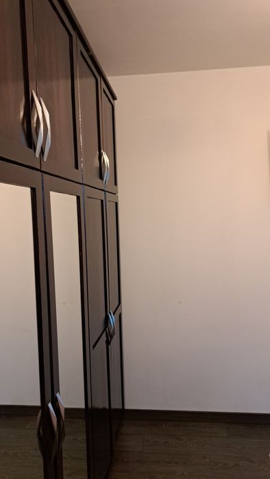 Продавам трикратен гардероб-дървен