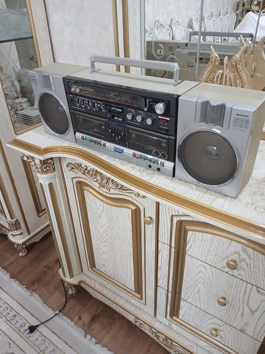 Продам магнитофон Шарп 700 в хорошем состояни все работает