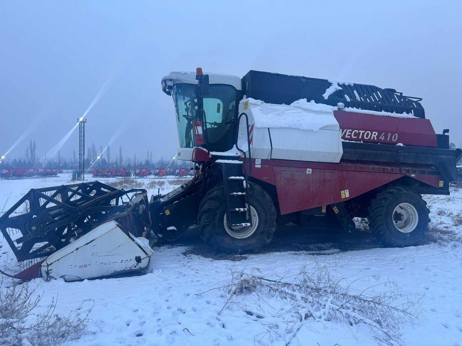 Зерноуборочный комбайн / ДОН