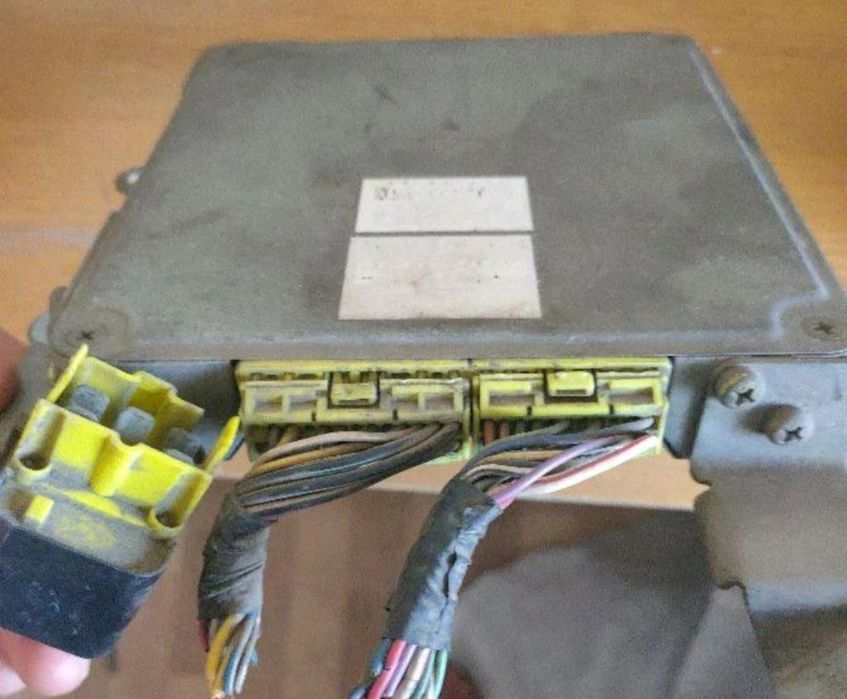 Компьютер на Мазду 323 ф, механика, 1992 года, 16 клапанов