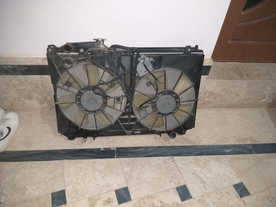 Продам радиатор тайота в сборе