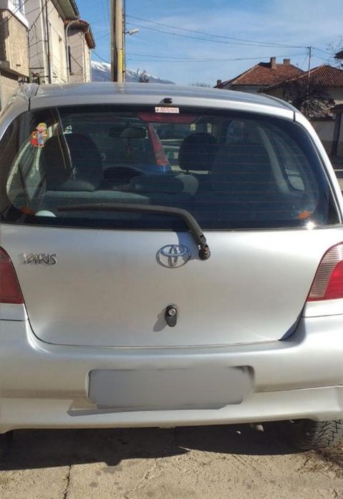 Продавам лек автомобил Тойота Ярис