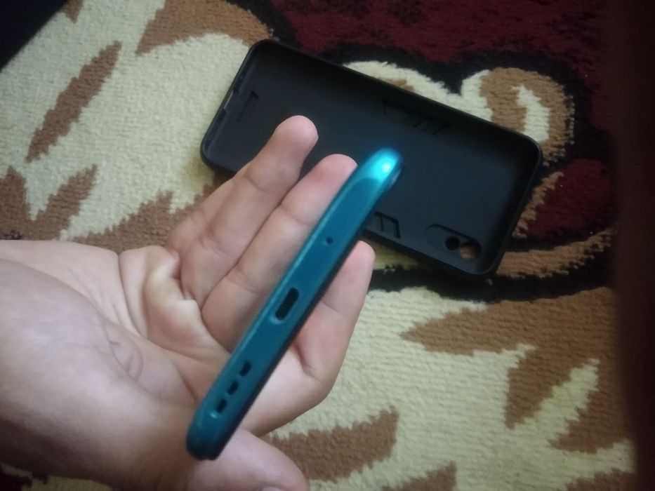 Redmi 9a 32 gb  operativ  xotira2 hech qayeri qirilmagan toza tutilgan