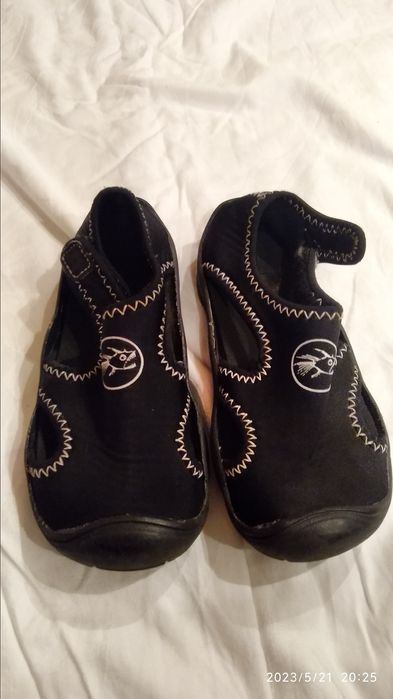 Vând pantofi/sandale pt copii pt plajă