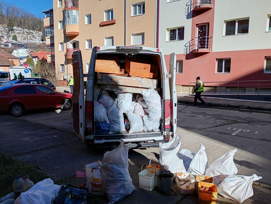 Servicii de debarasări subsoluri, mansarde și apartamente, Transport