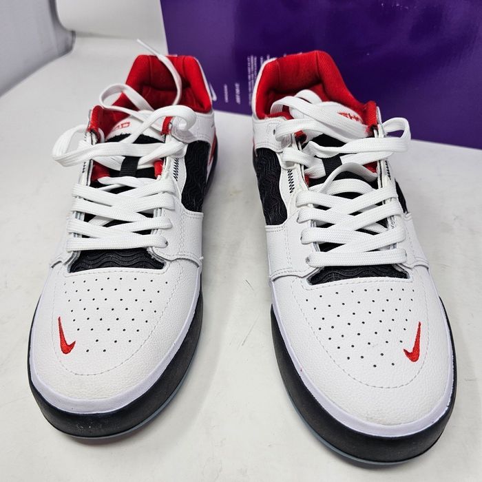 Спортни кецове Nike.