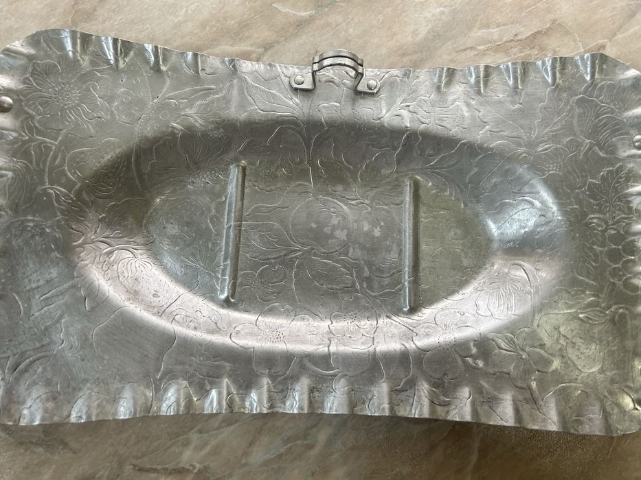Стар винтидж алуминиев поднос с флорални мотиви