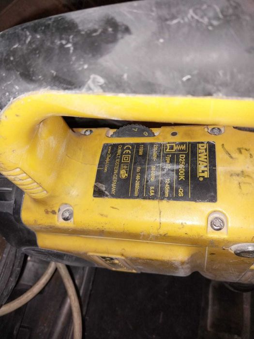 Продам перфоратор De Walt  D 25600K