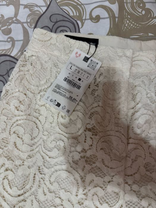 Бял дантелен панталон от Zara