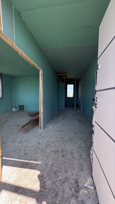 Casă 140 mp + teren 700 mp | Valea Călugărească | Zonă de deal | Acte la zi, proiect modern.