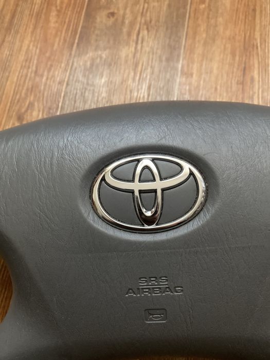 Продаю руль от камри 30
