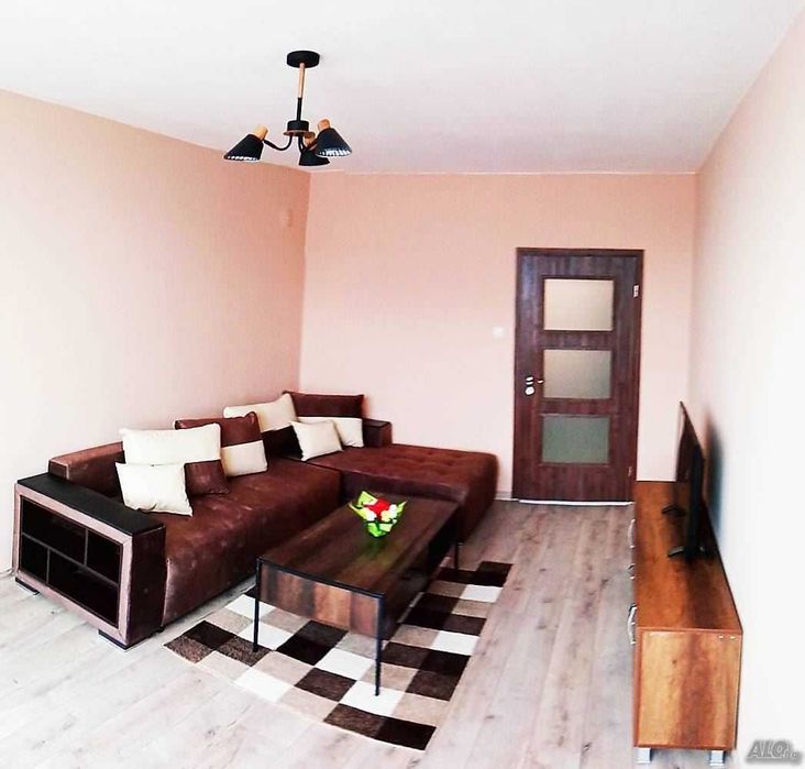 Тристаен Апартамент в Младежки Хълм