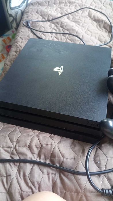 Продавам плейстейшън 4