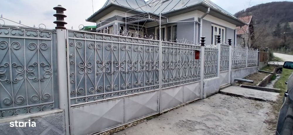 Exclusivitate! Casa individuala cu pozitie buna in Moldovenesti-Cluj