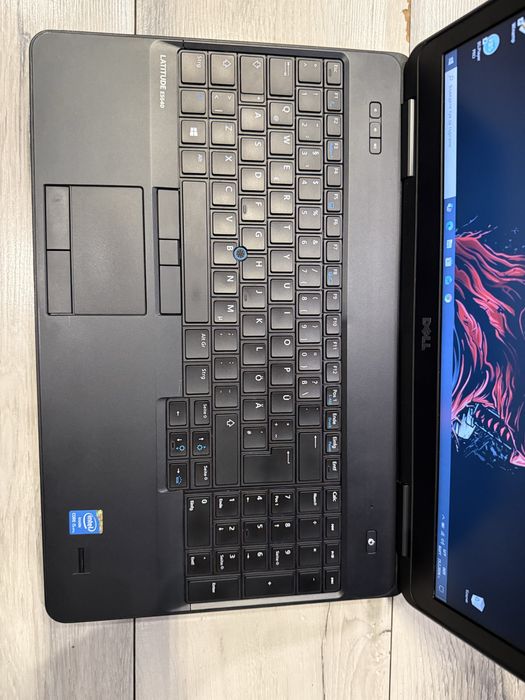 Dell Latitude E5540-i5 4300u/8гб/240гб ссд/подсветка