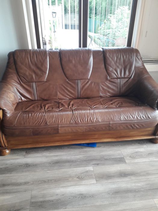 Кожен диван запазен масивен